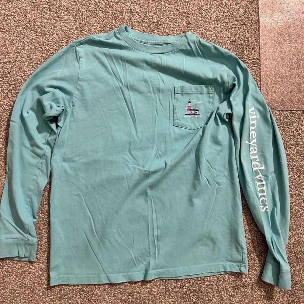 Vineyard vines men’s turquoise green long-sleeved shirt w/ logo and back design